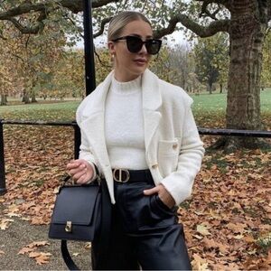 Zara White Gold Button Cropped Blazer Wool Blend
Blogger Lined Jacket XS